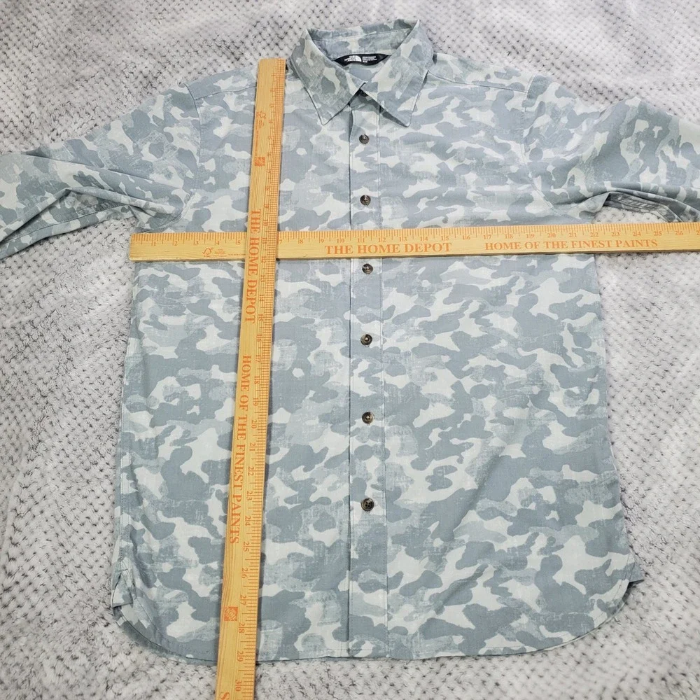The North Face Camouflage Button Up Shirt Mens M‎ Grey Camo Long Sleeve Gorpcore